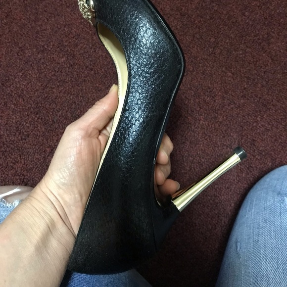 Thalia Sodi Black and Gold Heels Size 6 - Picture 7 of 9
